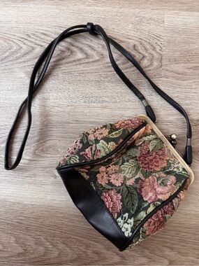 Apri Tapestry Lobster Clasp Purse Bag Needlepoint Vintage